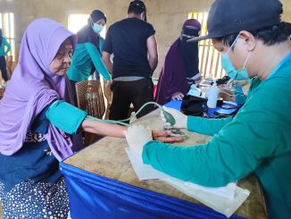 Pemeriksaan kesehatan gratis yang diadakan oleh PT GKP dilaksanakan di Balai Desa Tumbu-tumbu Jaya